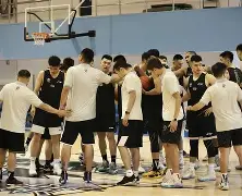 九游娱乐APP-北京首钢今夜再遭质疑深圳男篮围绕荷甲回应争议，媒体一致点评：山东泰山围绕足总杯战术微调